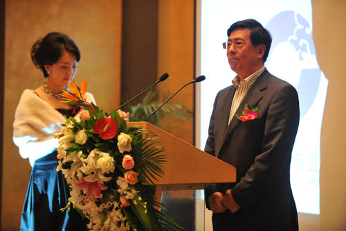 中国室内装饰协会常务 副会长 刘珝先生上台致词